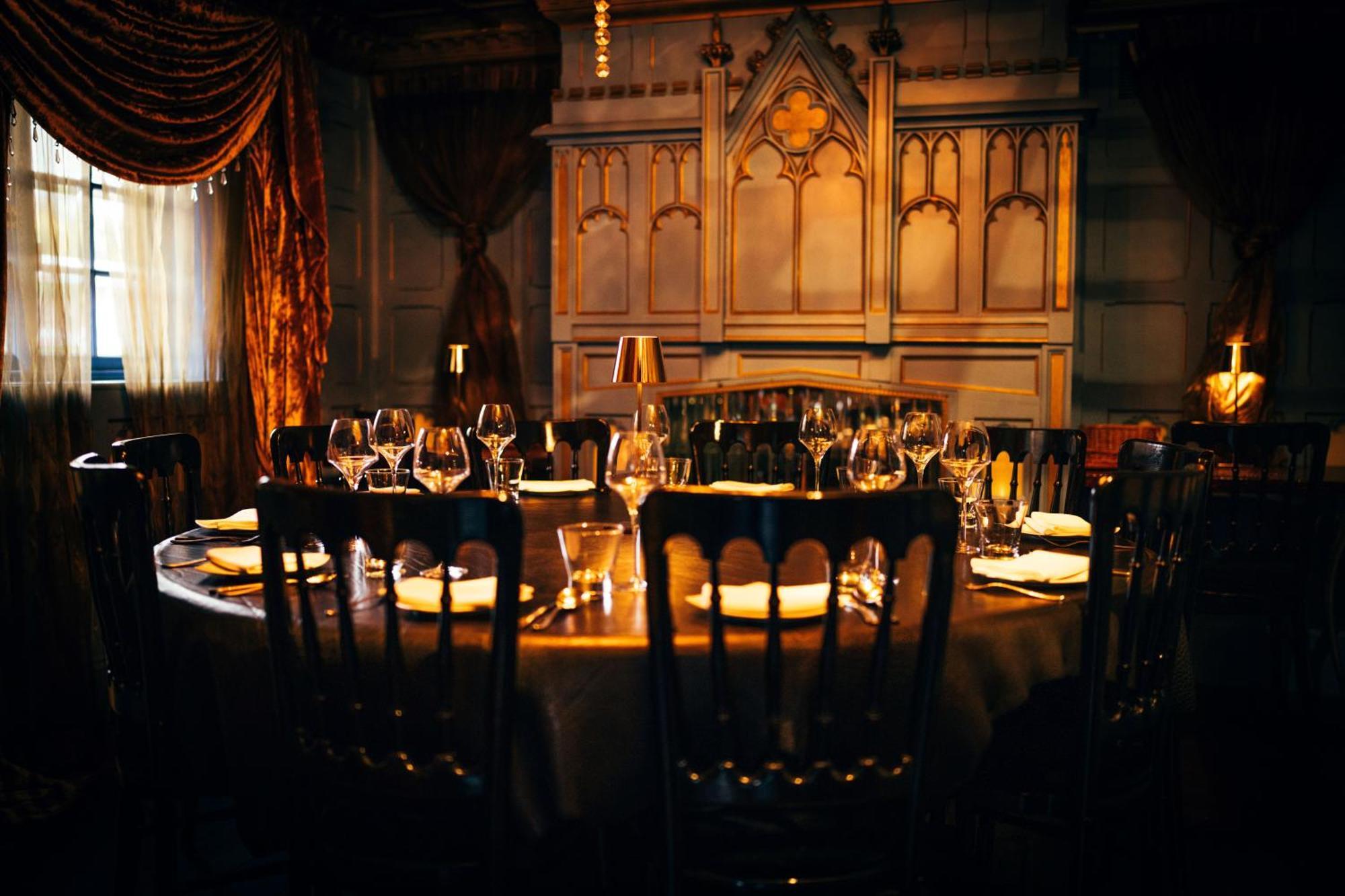 Crazy Bear Beaconsfield Hotell Eksteriør bilde The dining room at the restaurant