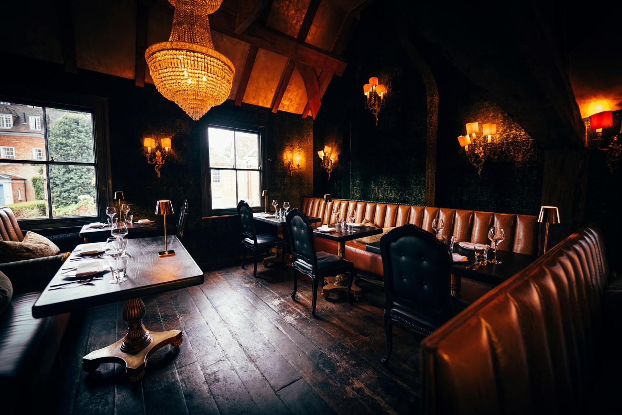 Crazy Bear Beaconsfield Hotell Eksteriør bilde The interior of the restaurant