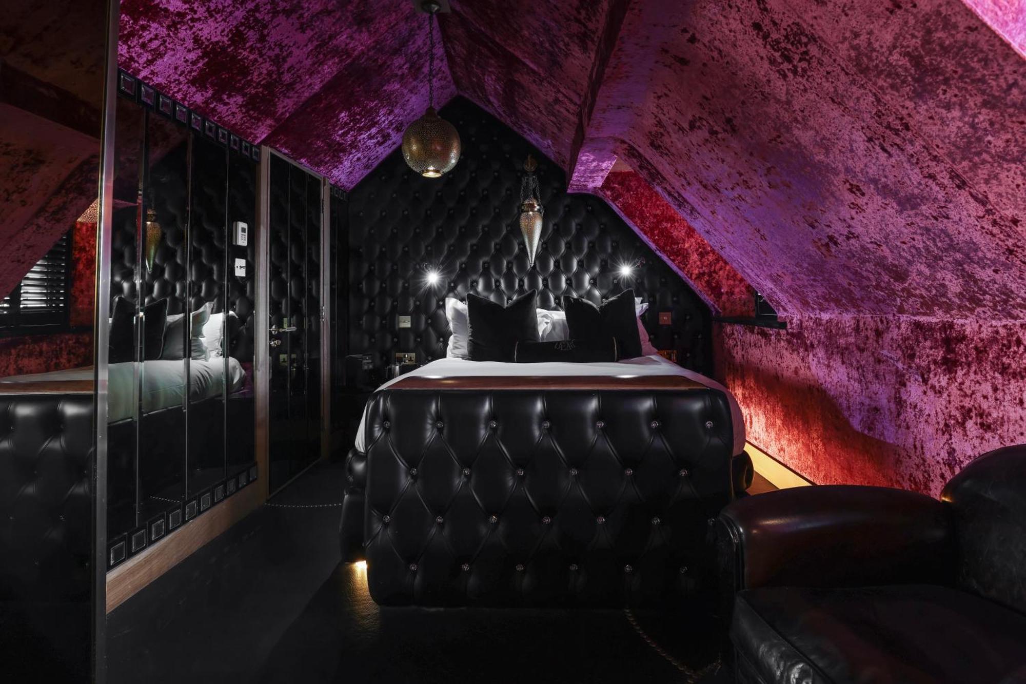 Crazy Bear Beaconsfield Hotell Eksteriør bilde