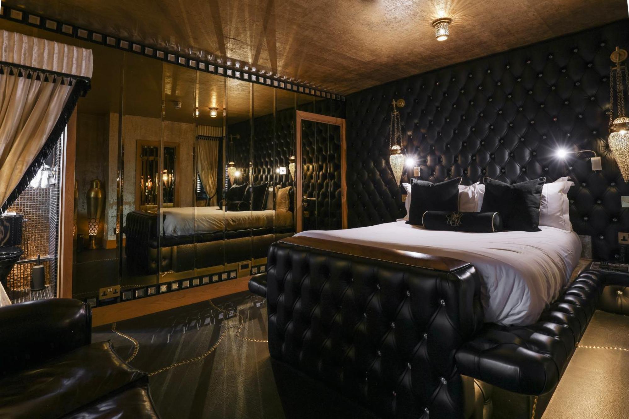 Crazy Bear Beaconsfield Hotell Eksteriør bilde