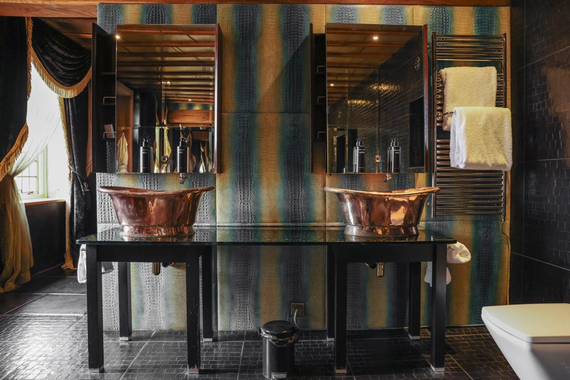 Crazy Bear Beaconsfield Hotell Eksteriør bilde