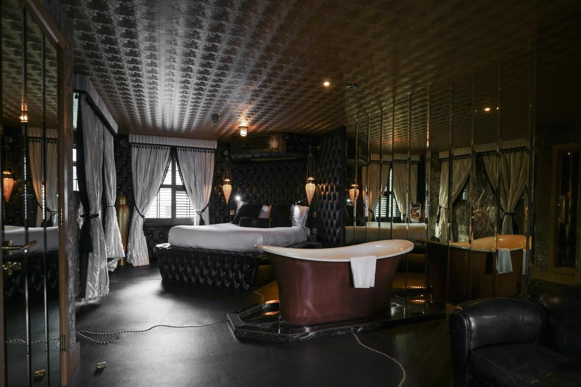 Crazy Bear Beaconsfield Hotell Eksteriør bilde