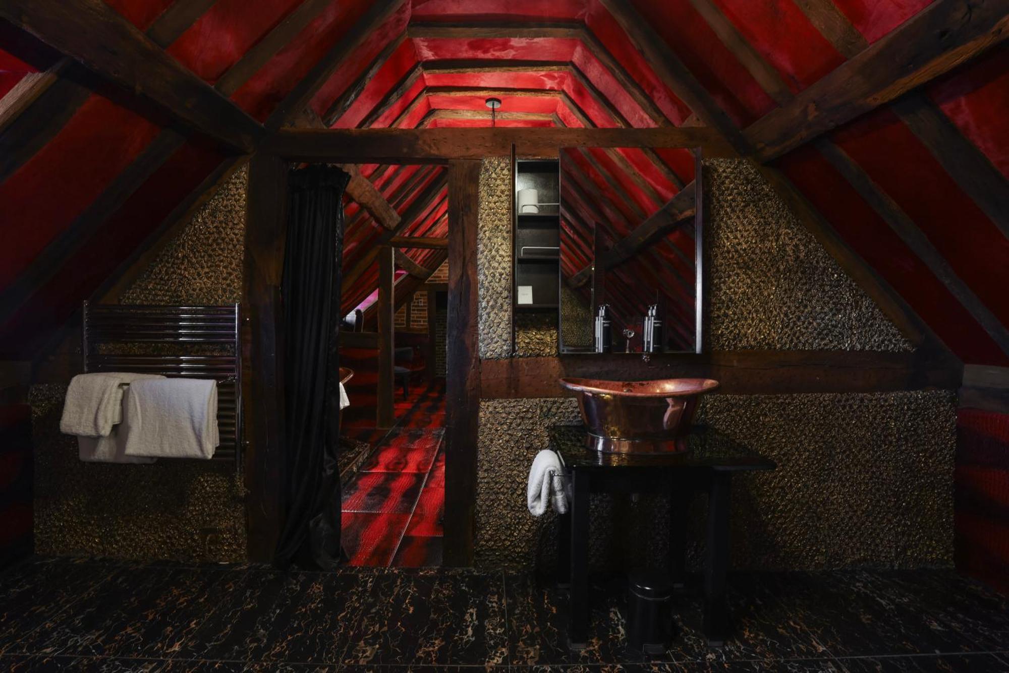 Crazy Bear Beaconsfield Hotell Eksteriør bilde