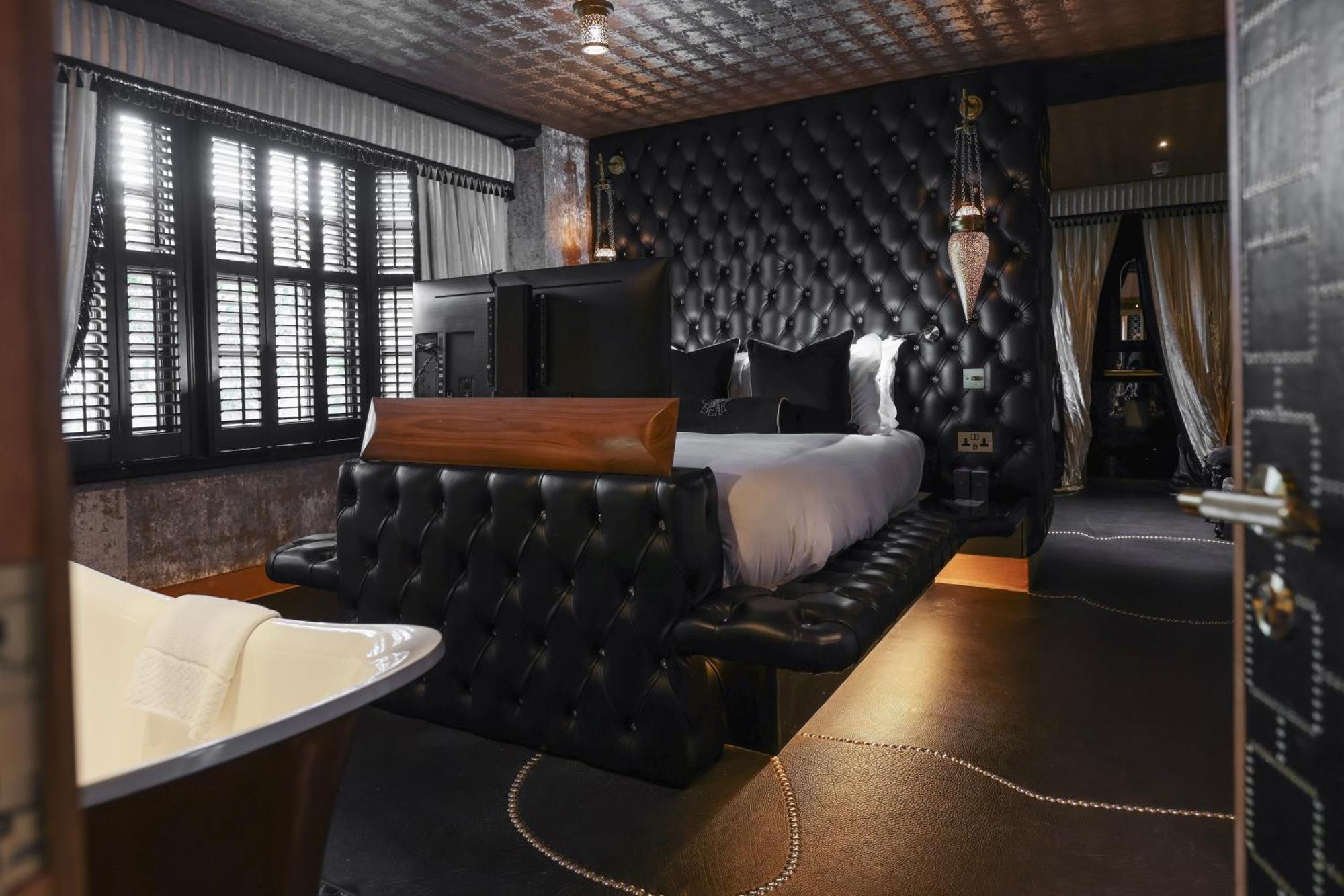 Crazy Bear Beaconsfield Hotell Eksteriør bilde