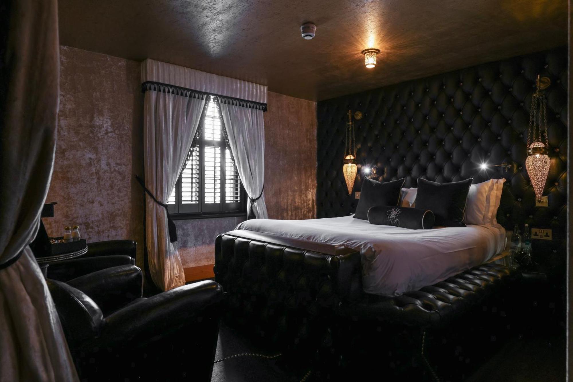 Crazy Bear Beaconsfield Hotell Eksteriør bilde