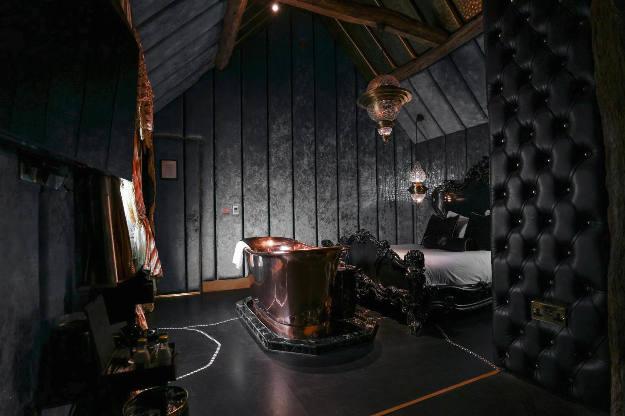 Crazy Bear Beaconsfield Hotell Eksteriør bilde