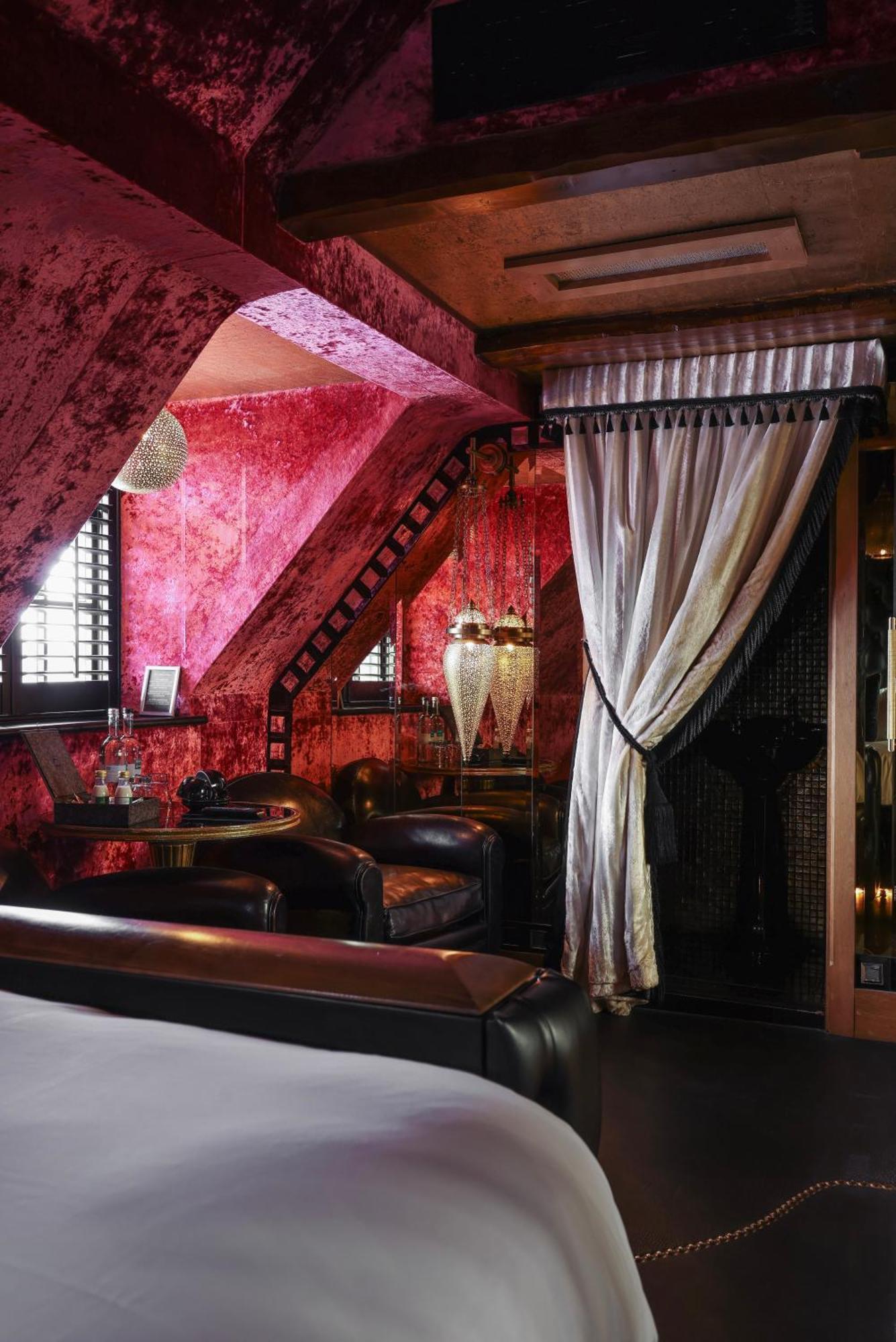 Crazy Bear Beaconsfield Hotell Eksteriør bilde