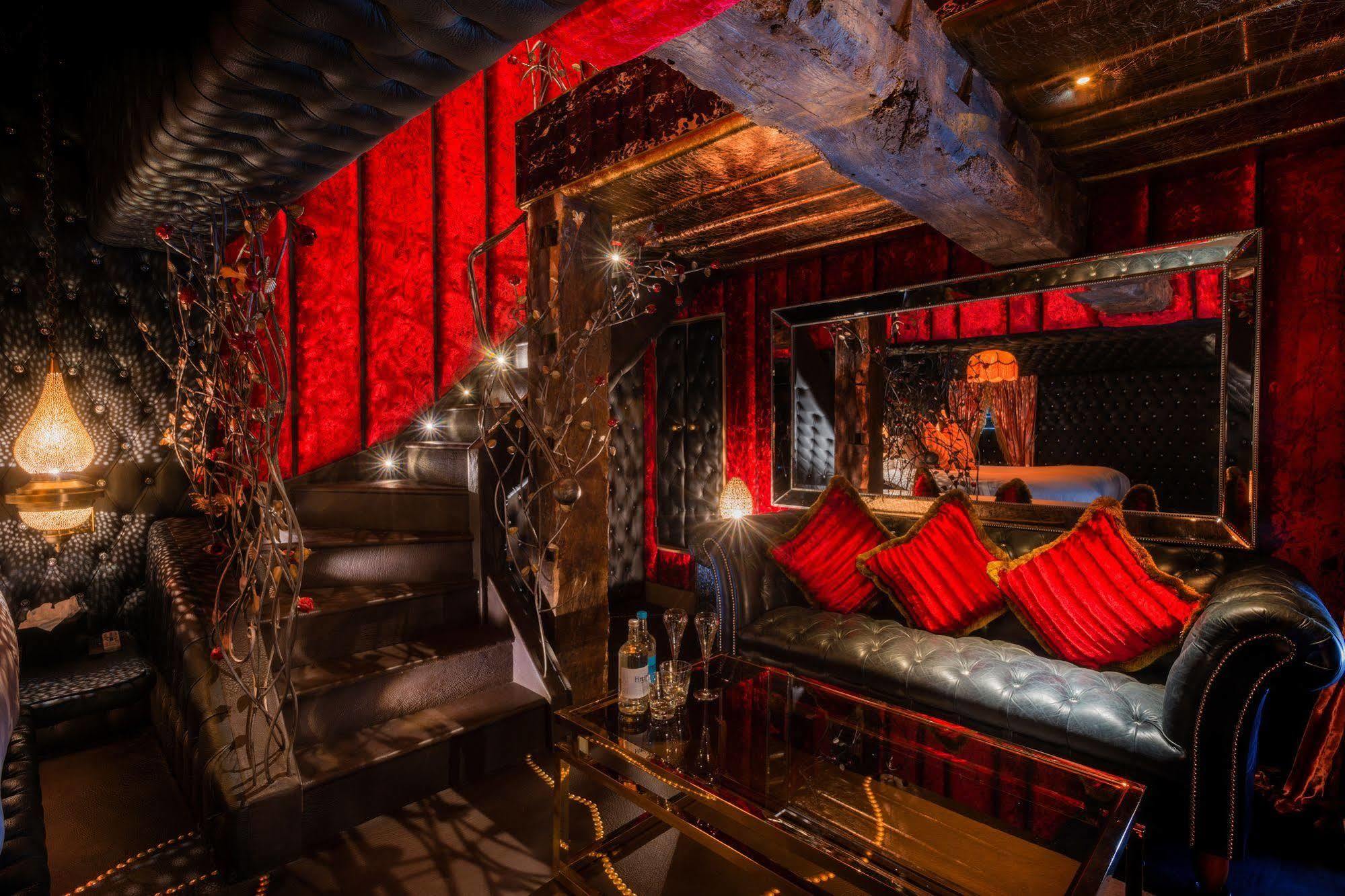 Crazy Bear Beaconsfield Hotell Eksteriør bilde Interior of the nightclub