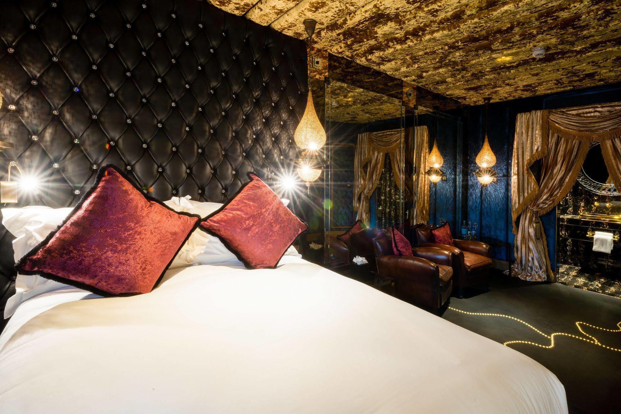 Crazy Bear Beaconsfield Hotell Eksteriør bilde The Gold Suite